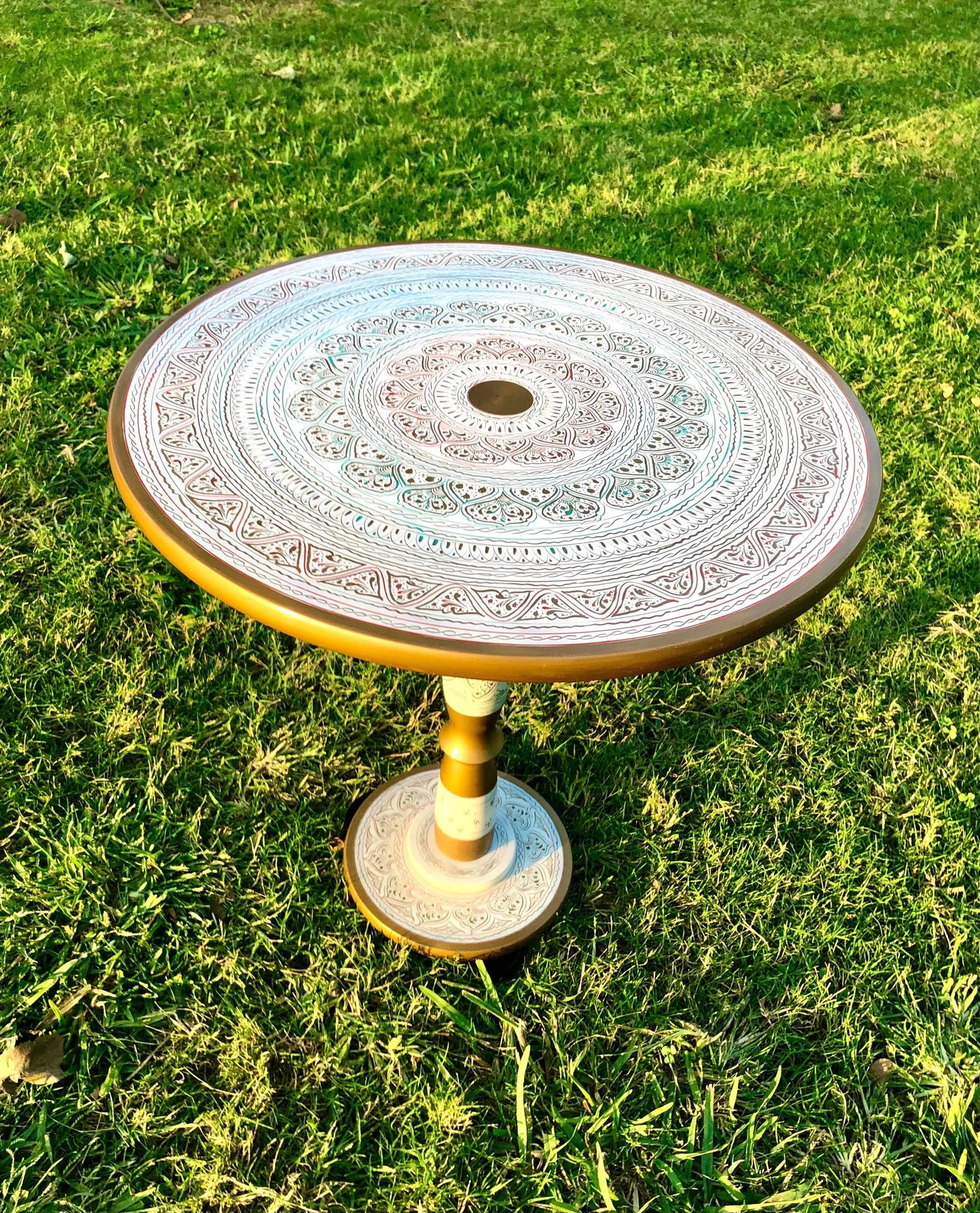 18″ Wooden Round Coffee Table – White Gold Naqsheen Design - Woodistan