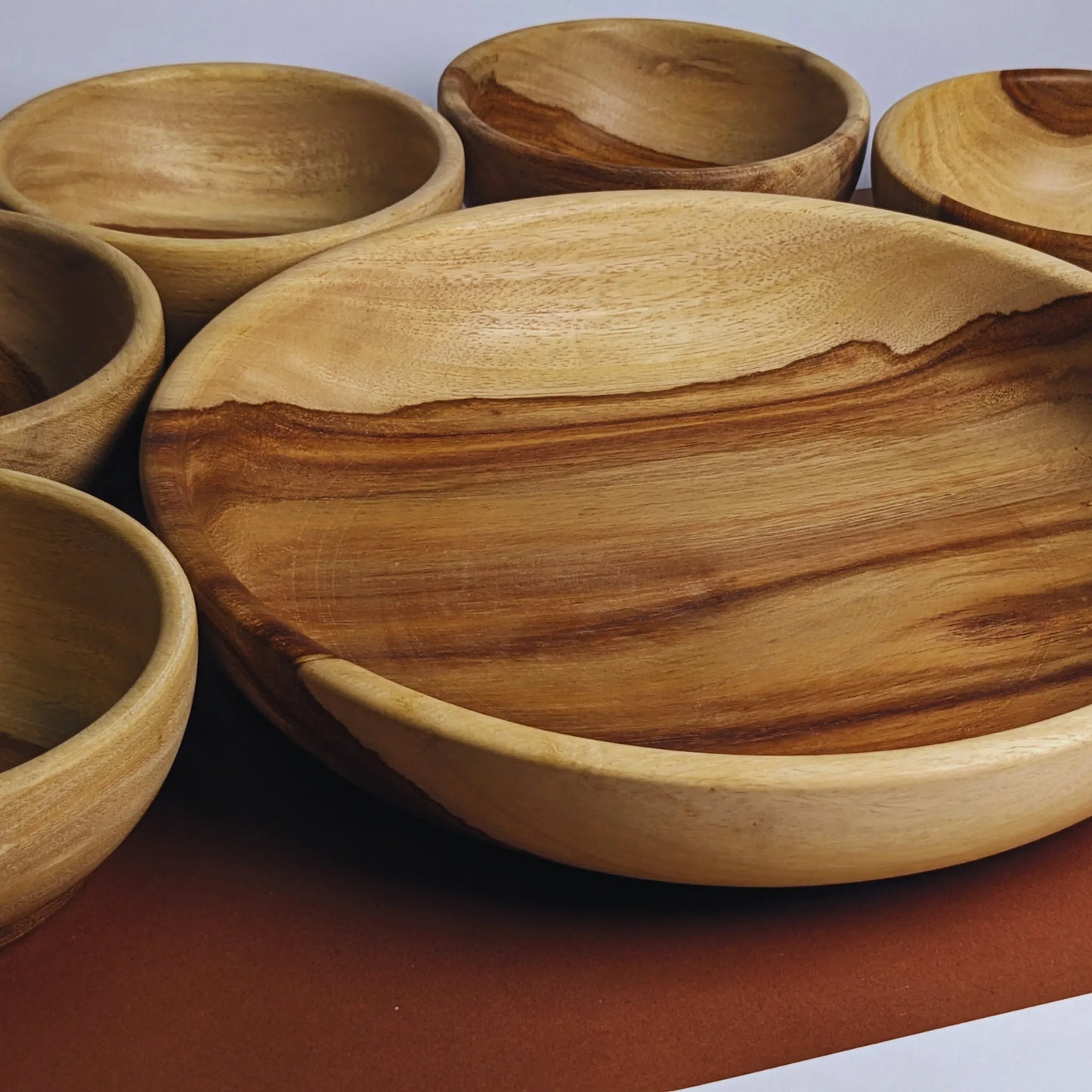Wooden Serving Bowl Set with Line Art – Artistic Wooden Tableware - Woodistan