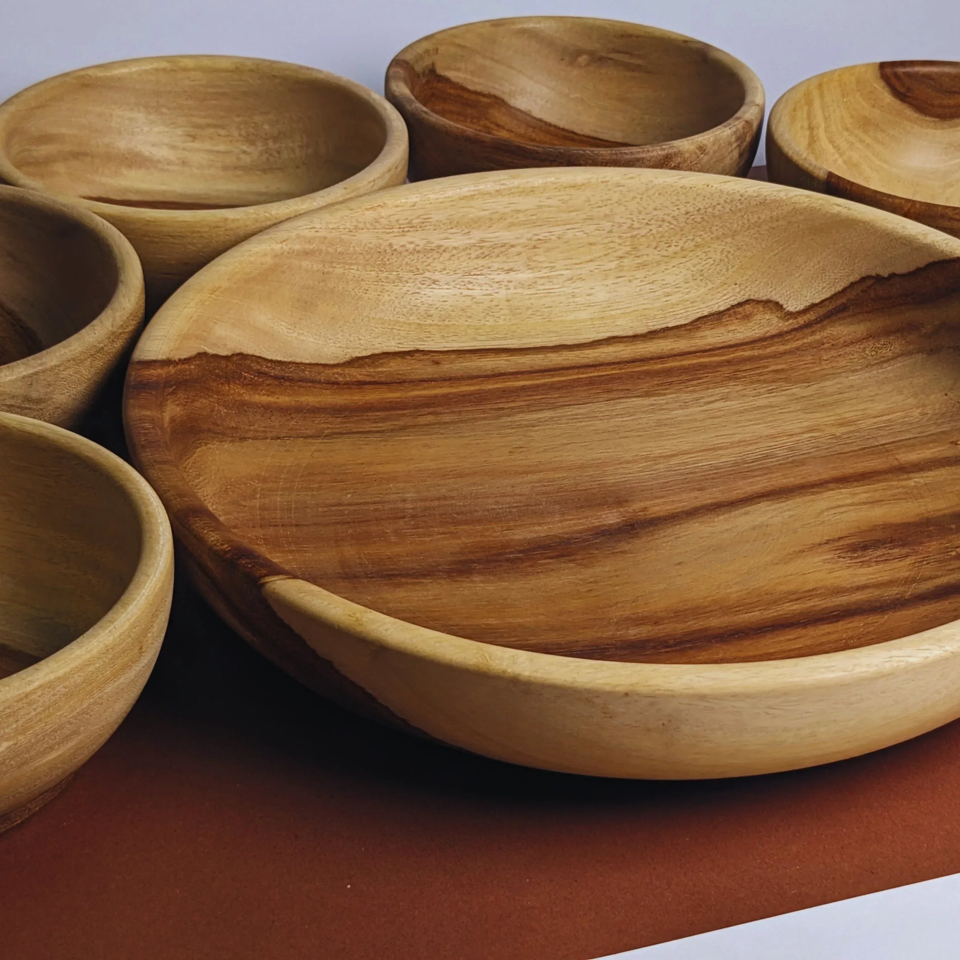 Wooden Serving Bowl Set with Line Art – Artistic Wooden Tableware - Woodistan
